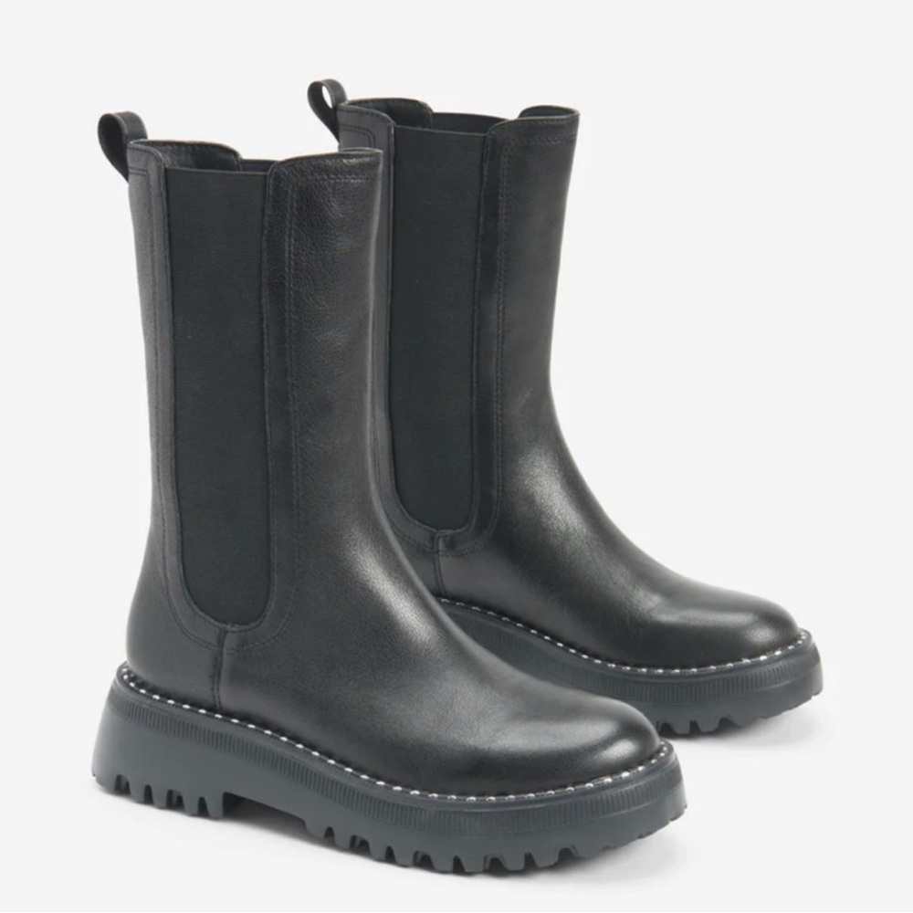 New Kenneth Cole Radell Chelsea Boot in Black Leather Size 6.5